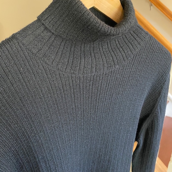 Laura Ashley Pure New Wool Knit Turtleneck Black Sweater Size 12 - Picture 2 of 12